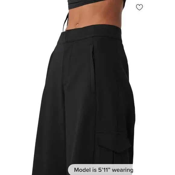 Alo Yoga - Show Off Cargo Wide Leg Trouser - Medium - Black (Long) - Picture 4 of 10